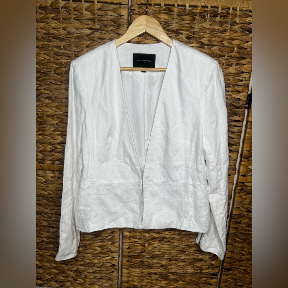Women’s Sz 12 100percent linen Banana Republic White Open-Front Jacket